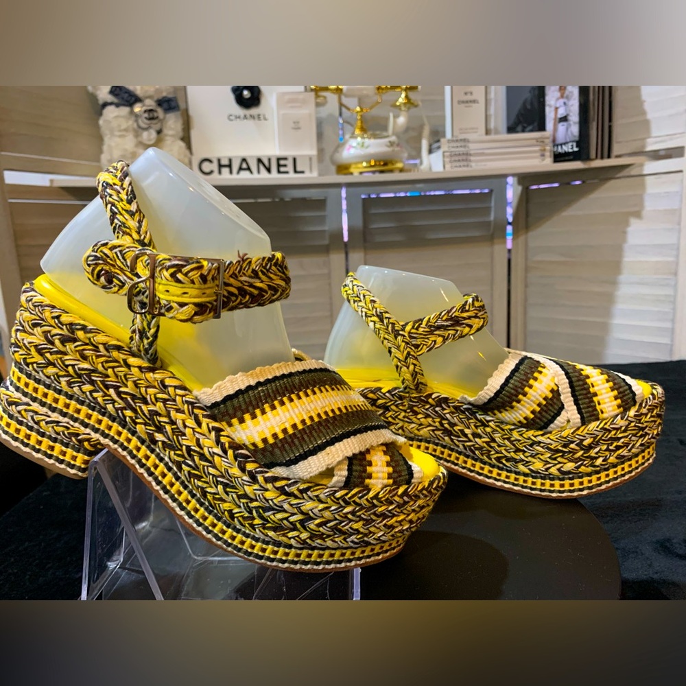 GUC!!!
Antolina 💋Woven Platform Sandals